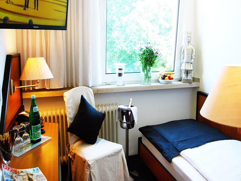 Hotel Am Martinsberg Andernach Exterior photo